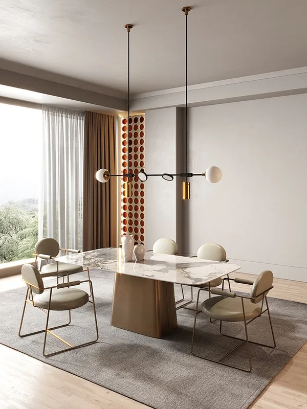 Italijos šviesos prabangūs aukštos klasės vila, valgomasis stalas ir kėdės kartu labai paprasta kambarį stačiakampis