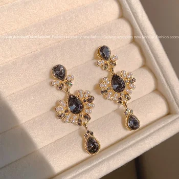 Derliaus deimantų ir perlų auskarai su lašo formos, ilgi kutai, minimalistinio teismas stiliaus auskarai