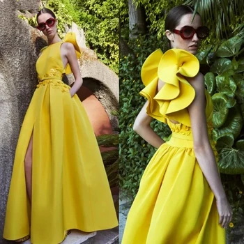 Geltonos spalvos Satino naujas mados Paryžiaus ilgas Diržas Plisuotos 3D Lipdukas Seksualus backless-line PROM šalis užsakymą Vakaro suknelė moterims